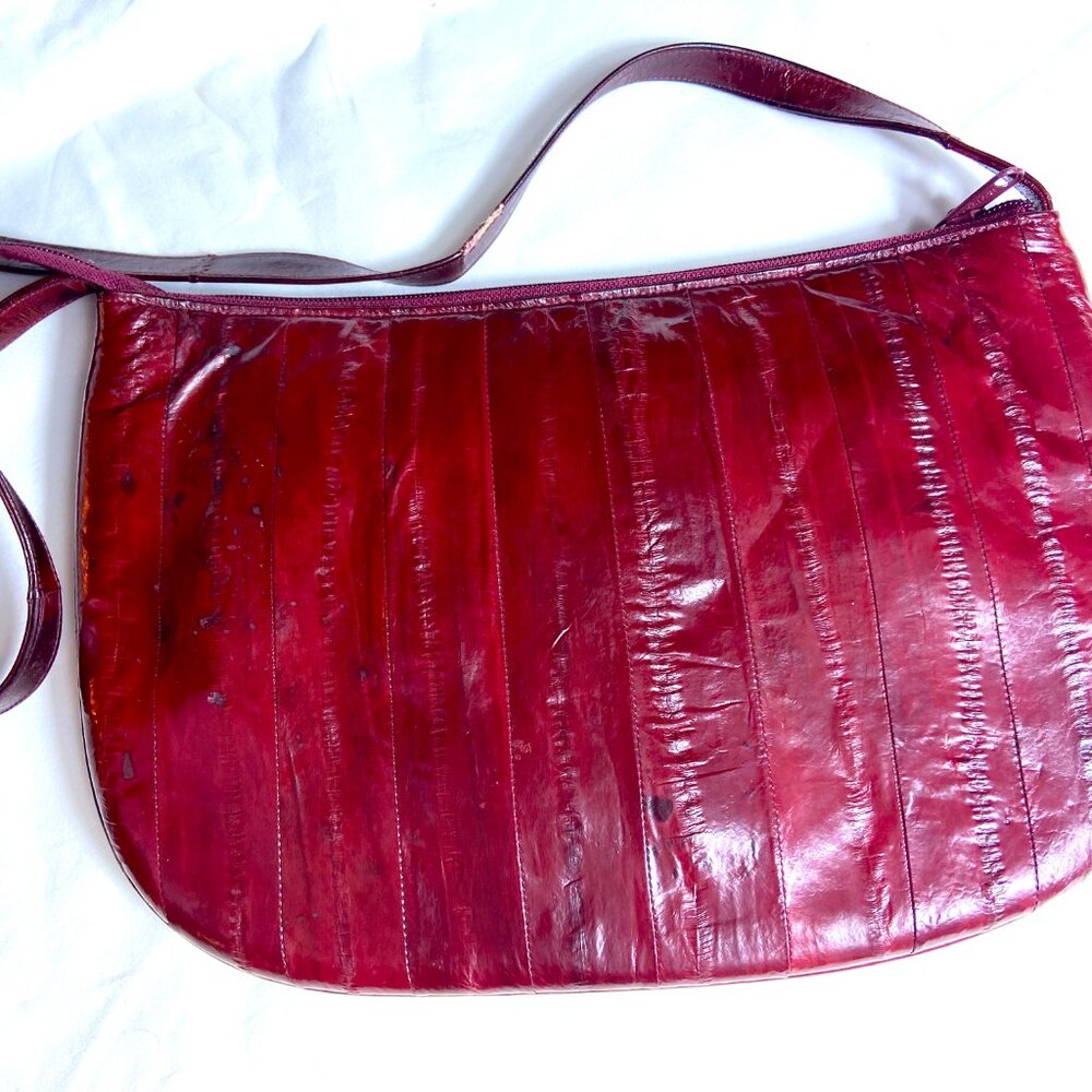 RED GENUINE EEL SKIN ZIPPERED SHOULDER BAG - Picture 2 of 10